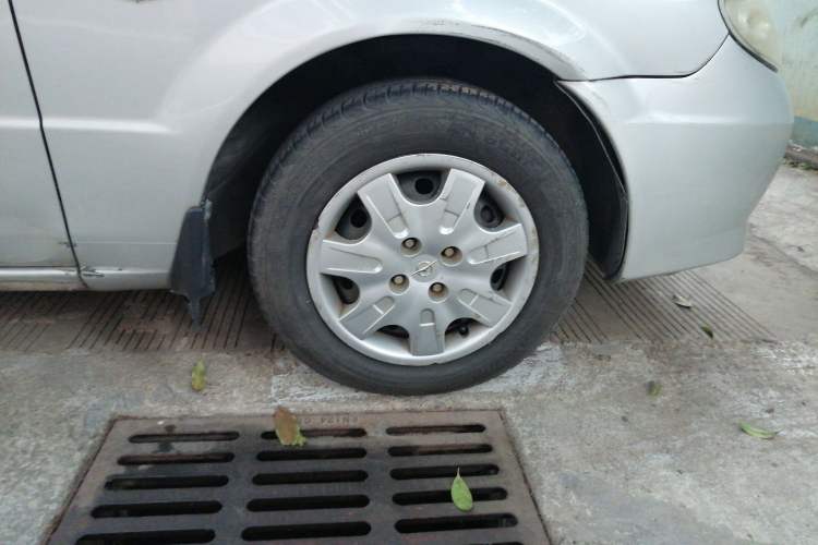 Used Haima Haifuxing 2011 1.3L Manual Comfort Version Right Front Wheel Hub