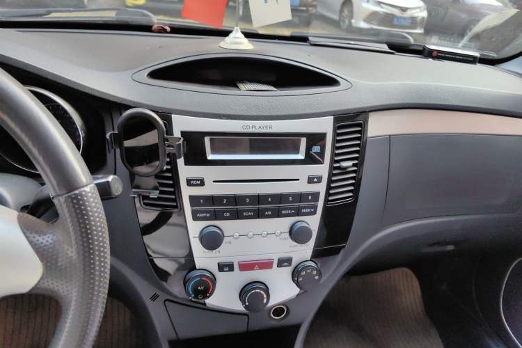 Used Haima Huan Dong 2009 1.6L CVT Comfort Edition Audio And AC Panel