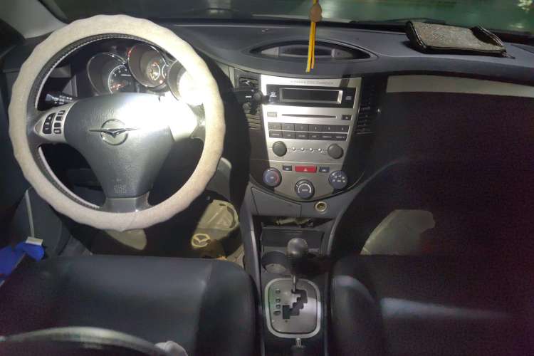 Used Haima Huan Dong 2009 1.8L CVT Luxury Model Center Console