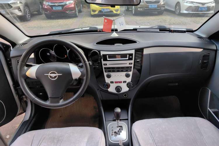 Used Haima Huan Dong 2009 1.6L CVT Comfort Edition Center Console