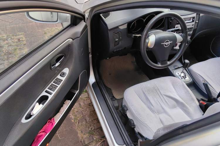 Used Haima Huan Dong 2009 1.6L CVT Comfort Edition Driver Seat