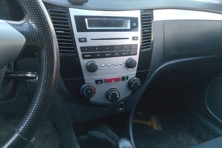 Used Haima Huan Dong 2009 1.6L CVT Comfort Edition Audio And AC Panel