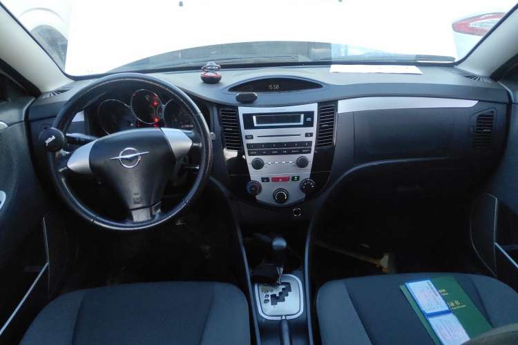 Used Haima Huan Dong 2009 1.6L CVT Comfort Edition Center Console