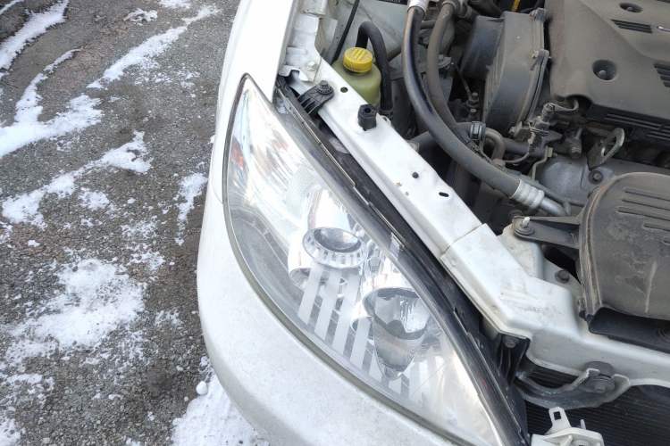 Used Haima Huan Dong 2009 1.6L CVT Comfort Edition Right Front Headlight