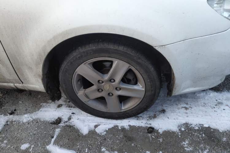 Used Haima Huan Dong 2009 1.6L CVT Comfort Edition Right Front Wheel Hub