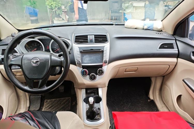 Used Haima M3 2013 1.5L Manual Base Version Center Console
