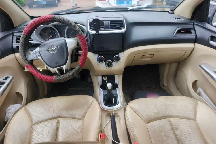 Used Haima M3 2013 1.5L Manual Elite Model Center Console
