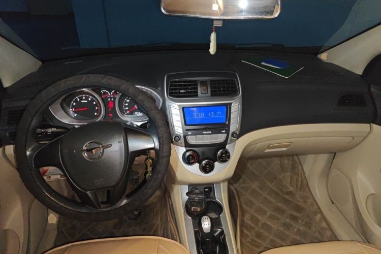 Used Haima M3 2013 1.5L Manual Standard Model Center Console