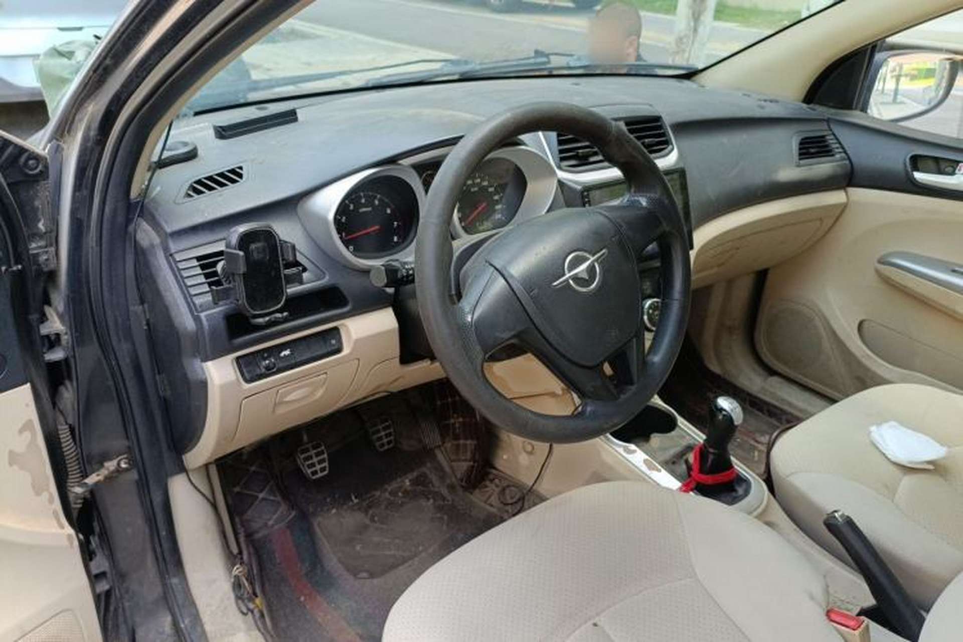 Used Haima M3 2013 1.5L Manual Base Version Center Console