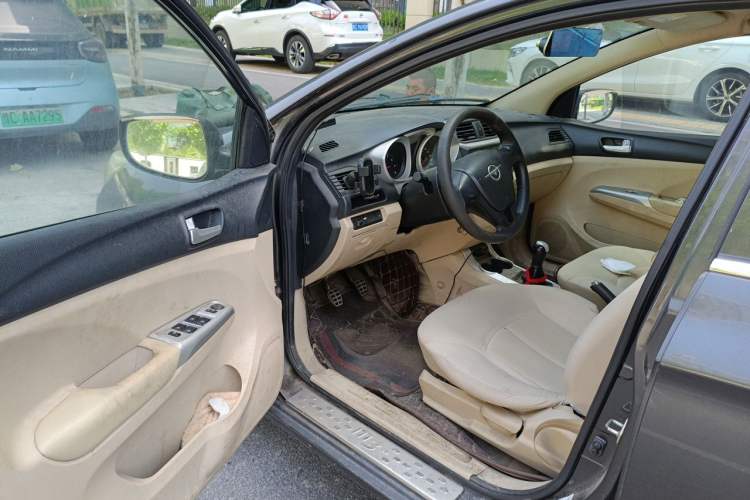 Used Haima M3 2013 1.5L Manual Base Version Driver Seat