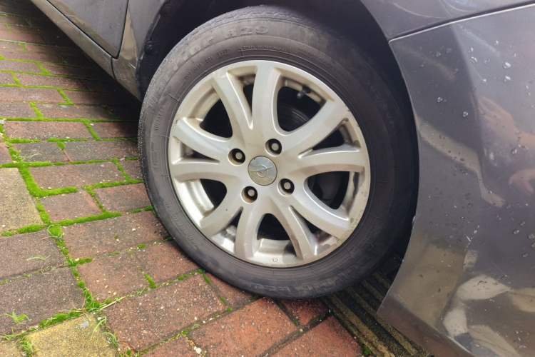 Used Haima M3 2013 1.5L Manual Elite Model Right Front Wheel Hub