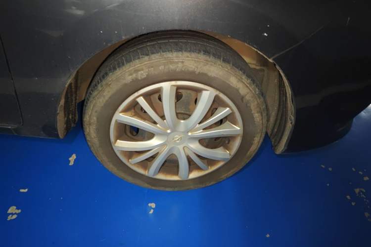 Used Haima M3 2013 1.5L Manual Standard Model Right Front Wheel Hub