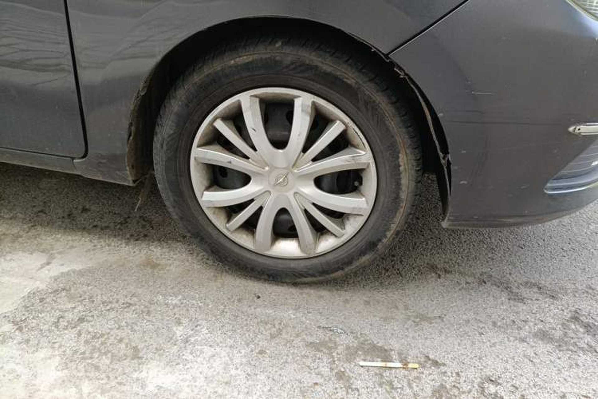Used Haima M3 2013 1.5L Manual Base Version Right Front Wheel Hub
