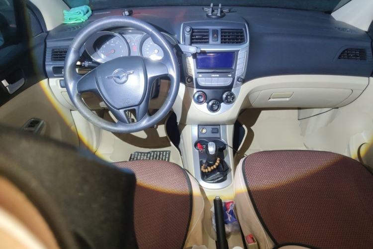 Used Haima M3 2013 1.5L Manual Standard Model Center Console