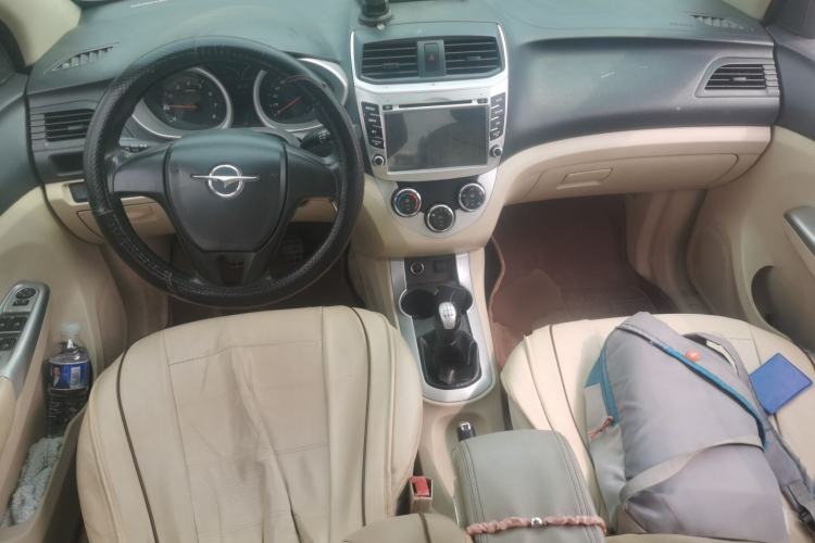 Used Haima M3 2013 1.5L Manual Standard Model Center Console