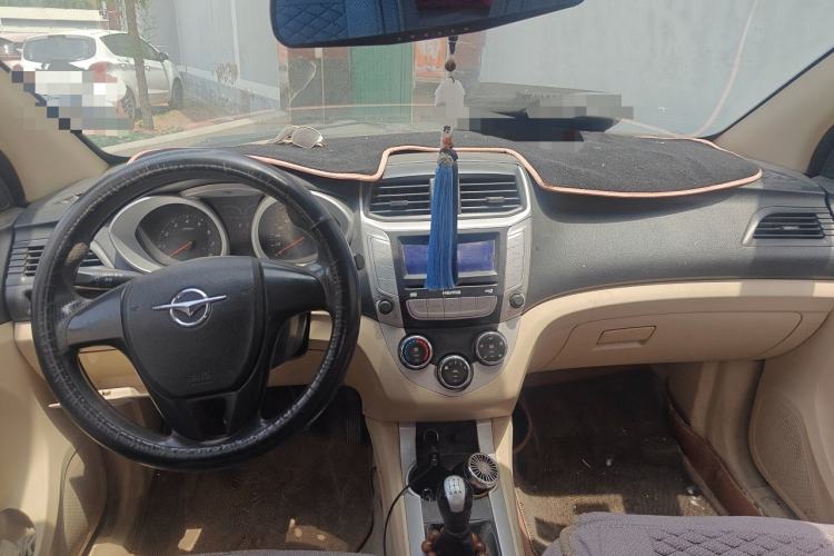 Used Haima M3 2013 1.5L Manual Standard Model Center Console
