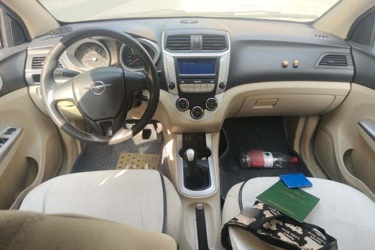 Used Haima M3 2013 1.5L Manual Base Version Center Console