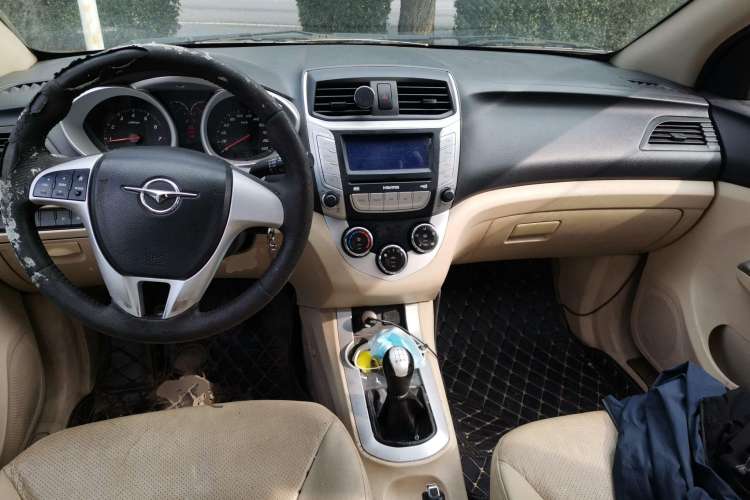 Used Haima M3 2013 1.5L Manual Elite Model Center Console