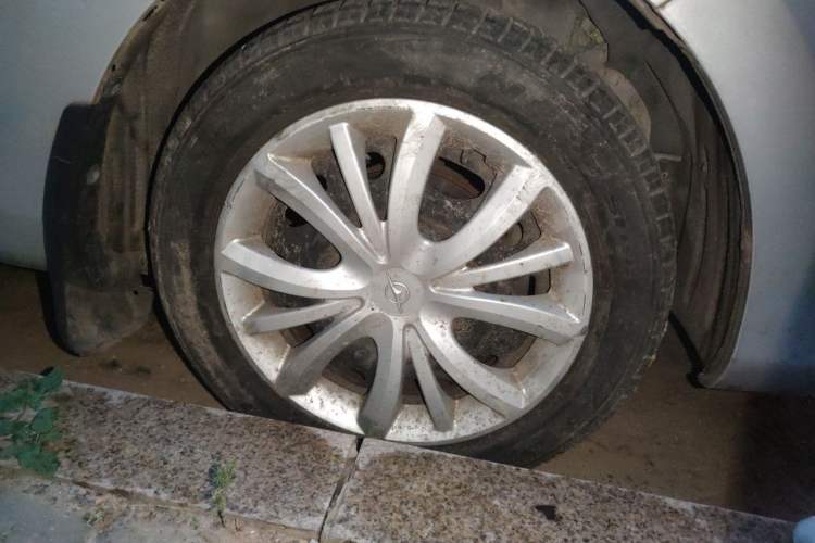 Used Haima M3 2013 1.5L Manual Standard Model Right Front Wheel Hub