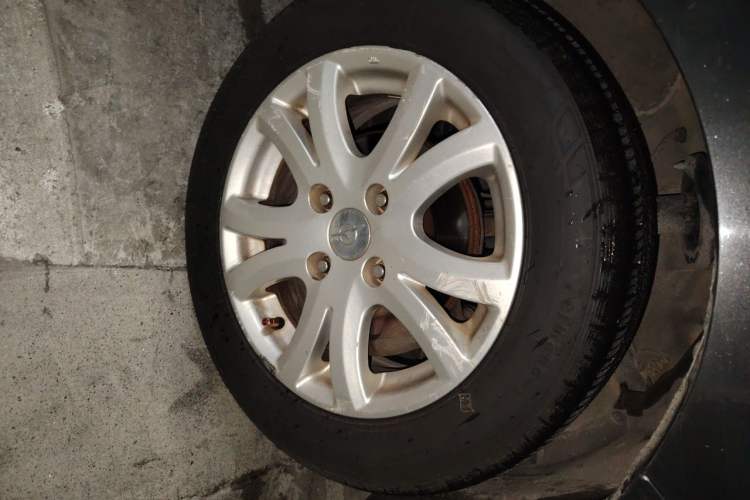 Used Haima M3 2013 1.5L Manual Elite Model Right Front Wheel Hub