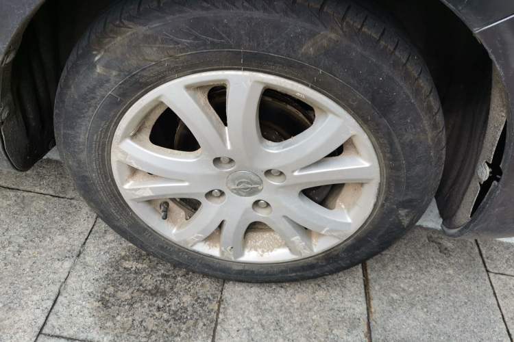 Used Haima M3 2013 1.5L Manual Elite Model Right Front Wheel Hub