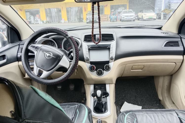 Used Haima M3 2013 1.5L Manual Elite Model Center Console