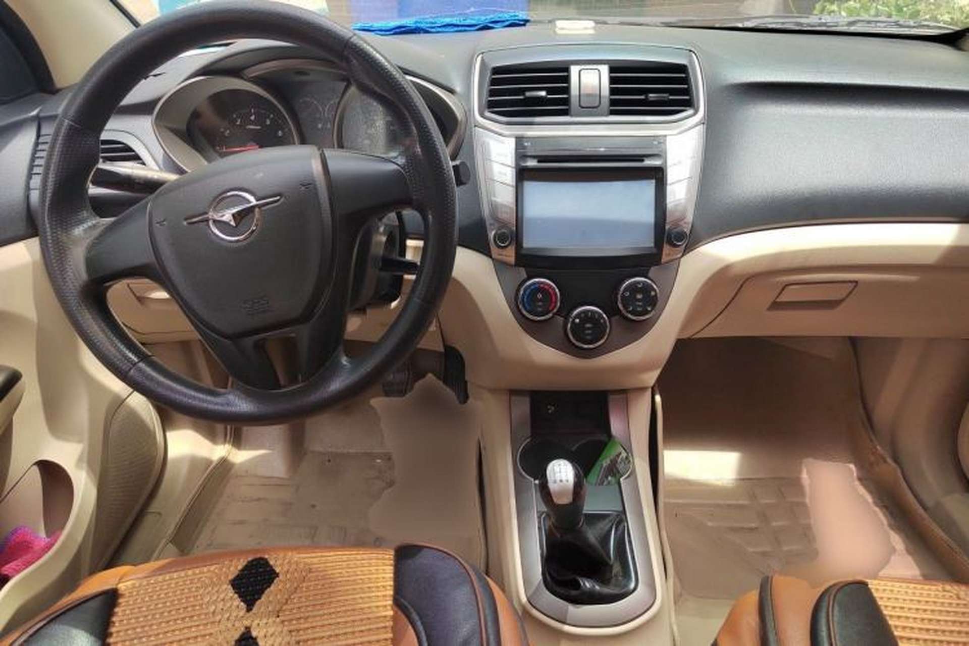 Used Haima M3 2013 1.5L Manual Standard Model Center Console