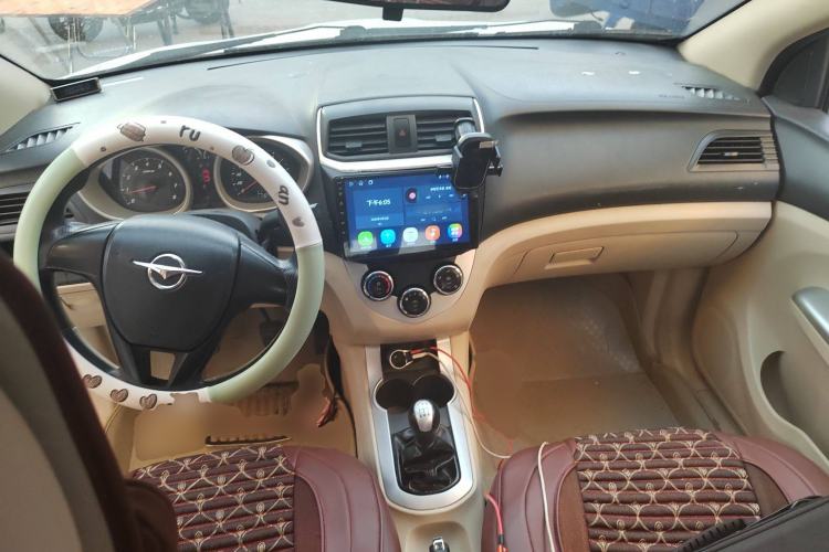 Used Haima M3 2013 1.5L Manual Base Version Center Console
