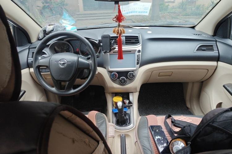Used Haima M3 2013 1.5L Manual Base Version Center Console