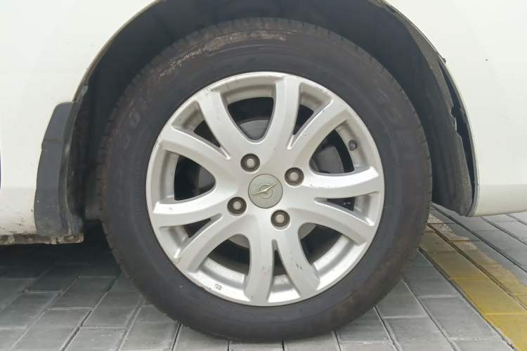 Used Haima M3 2013 1.5L Manual Elite Model Right Front Wheel Hub