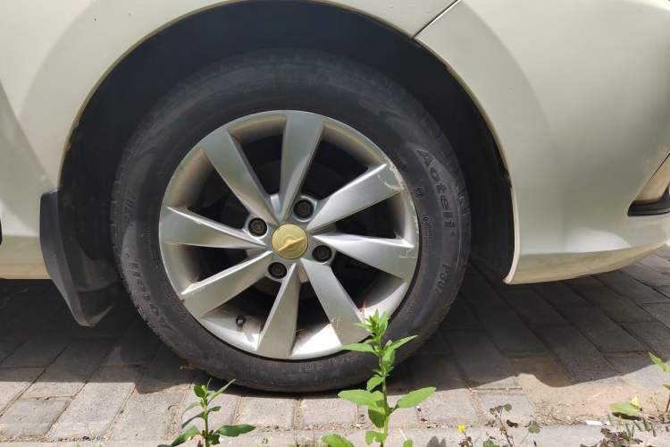 Used Haima M3 2013 1.5L Manual Standard Model Right Front Wheel Hub