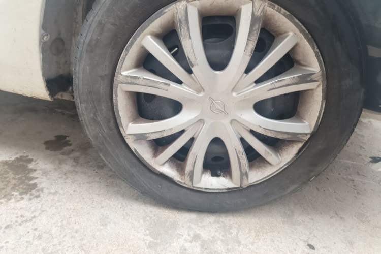 Used Haima M3 2013 1.5L Manual Standard Model Right Front Wheel Hub