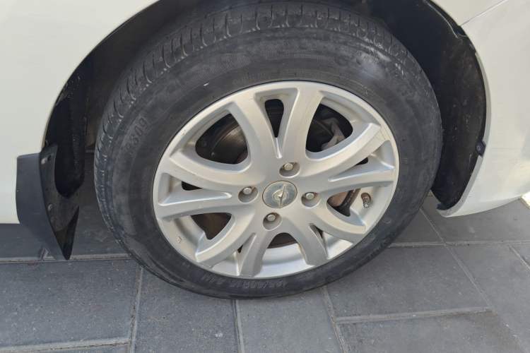 Used Haima M3 2013 1.5L Manual Elite Model Right Front Wheel Hub