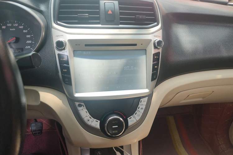 Used Haima M3 2014 1.5L Manual Elite Edition Audio And AC Panel