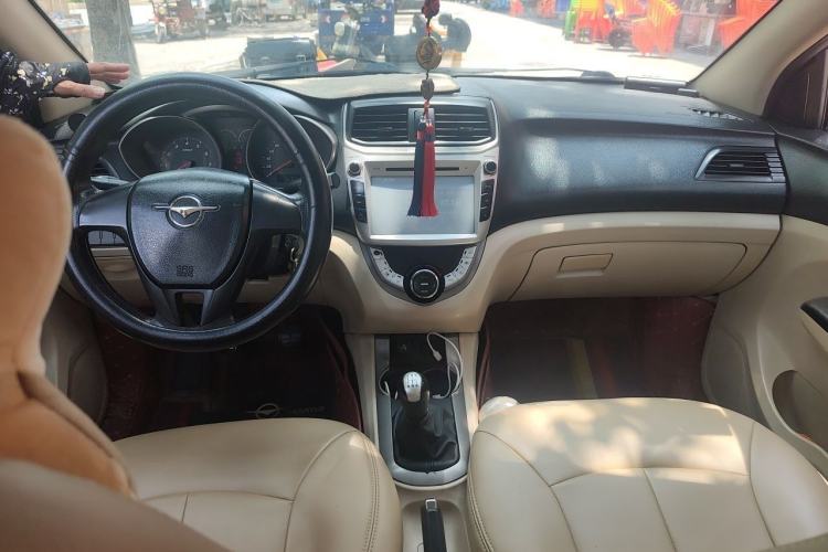 Used Haima M3 2014 1.5L Manual Elite Edition Center Console