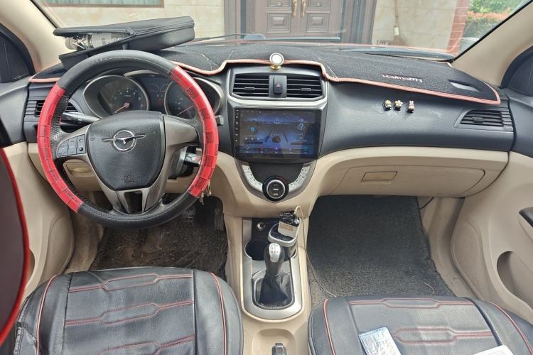 Used Haima M3 2014 1.5L Manual Comfort Model Center Console