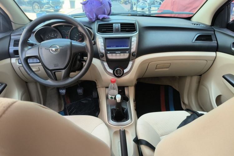 Used Haima M3 2014 1.5L Manual Standard Edition Center Console