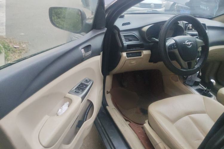 Used Haima M3 2014 1.5L Manual Luxury Model Driver Seat