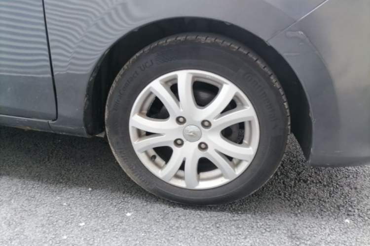Used Haima M3 2014 1.5L Manual Comfort Model Right Front Wheel Hub