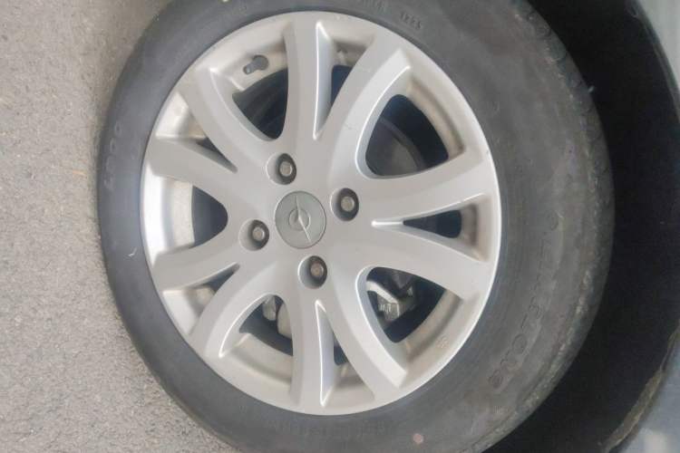 Used Haima M3 2014 1.5L Manual Luxury Model Right Front Wheel Hub