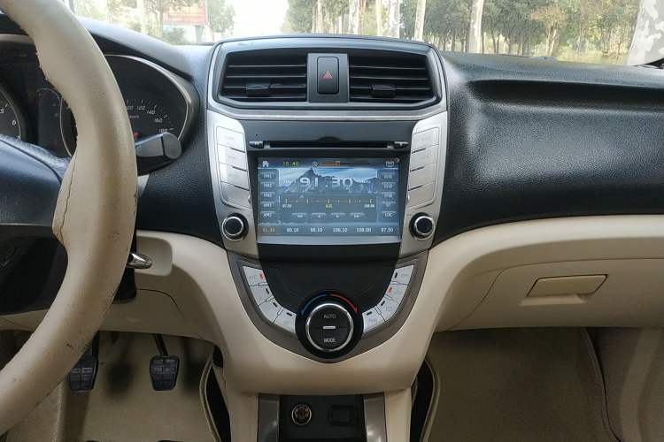 Used Haima M3 2014 1.5L Manual Elite Edition Audio And AC Panel