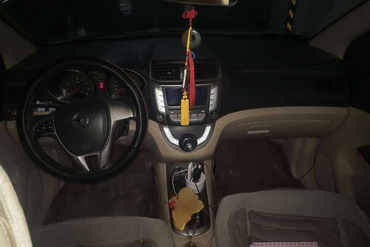 Used Haima M3 2014 1.5L Manual Comfort Model Center Console