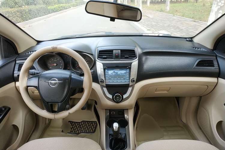 Used Haima M3 2014 1.5L Manual Elite Edition Center Console