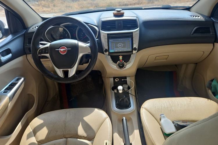 Used Haima M3 2014 1.5L Manual Flagship Model Center Console