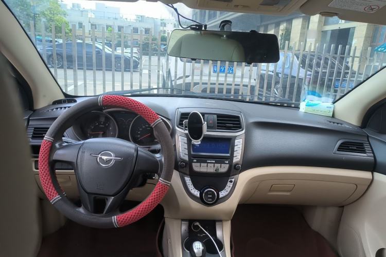 Used Haima M3 2014 1.5L Manual Elite Edition Center Console