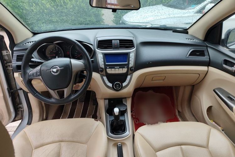 Used Haima M3 2014 1.5L Manual Comfort Model Center Console