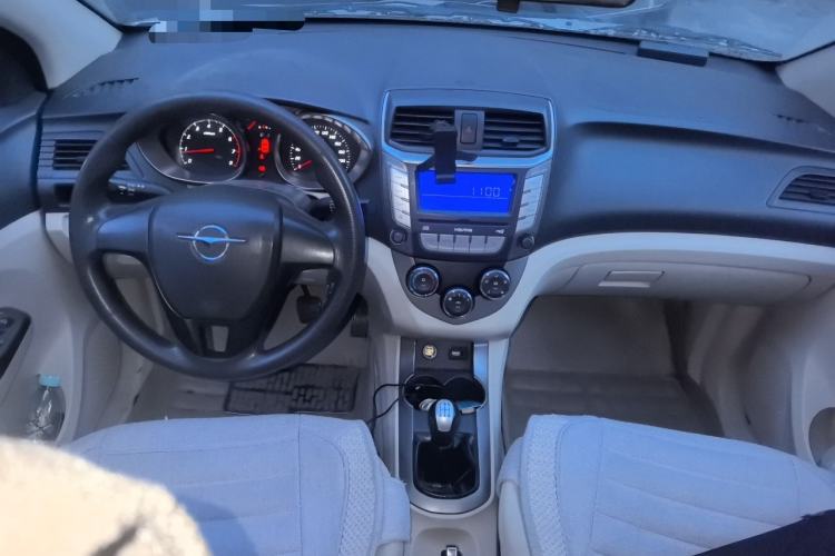 Used Haima M3 2014 1.5L Manual Standard Edition Center Console