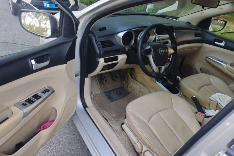 Used Haima M3 2014 1.5L Manual Luxury Model Driver Seat