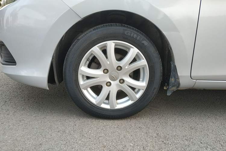 Used Haima M3 2014 1.5L Manual Elite Edition Left Front Wheel Hub