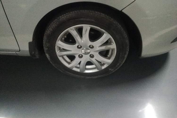 Used Haima M3 2014 1.5L Manual Comfort Model Right Front Wheel Hub
